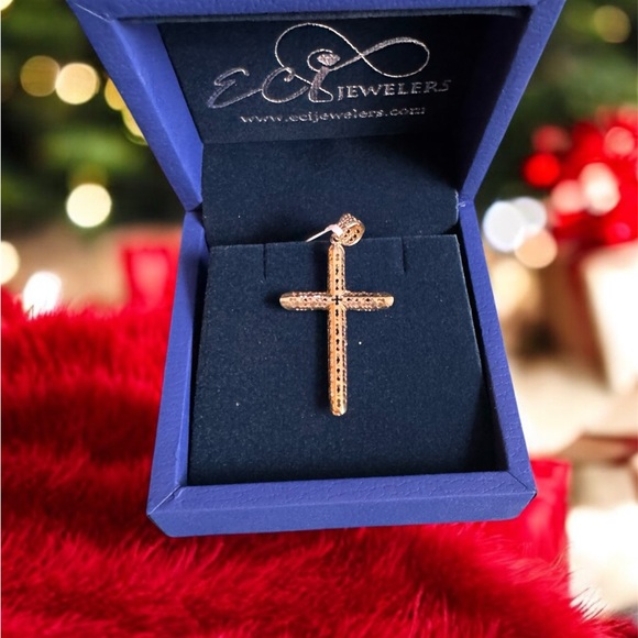 Beautiful Gold Cross Pendant (10K)